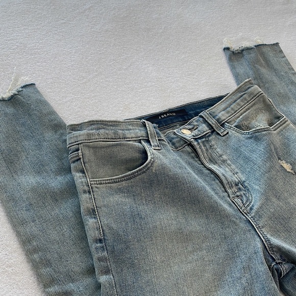 J Brand Distressed Skinny jean with Raw hem women’s size 27 - Picture 5 of 10
